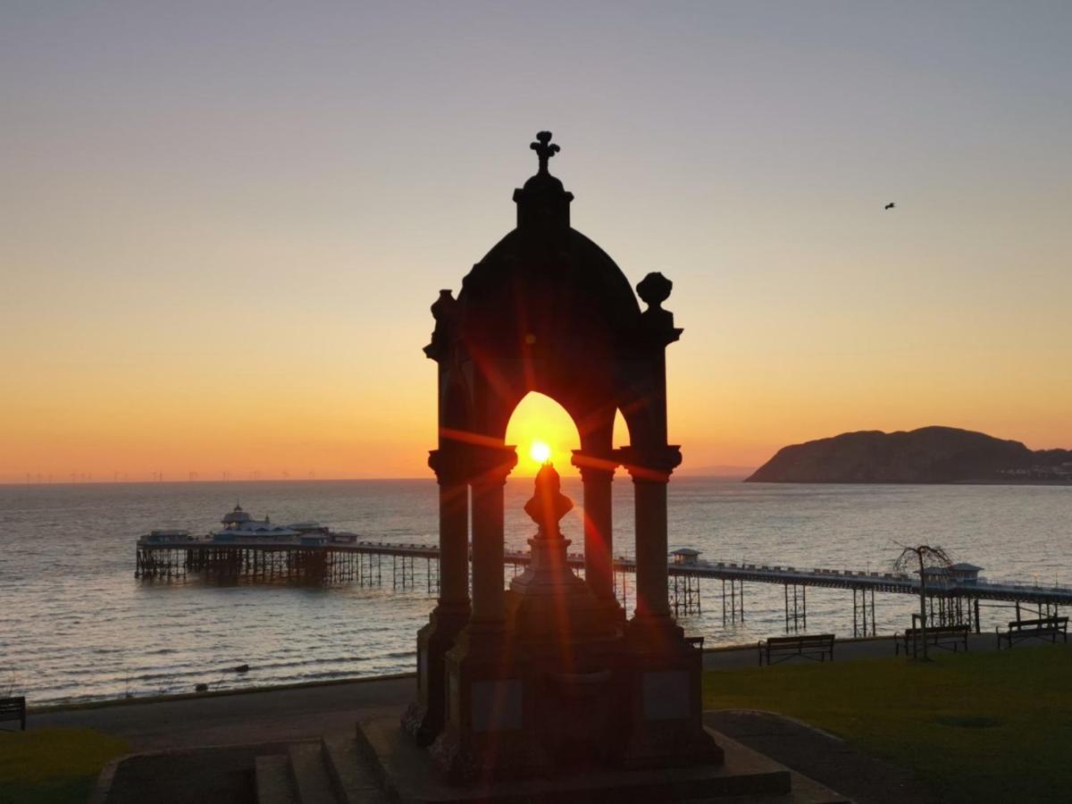 Bron Orme Private Hotel Llandudno Esterno foto
